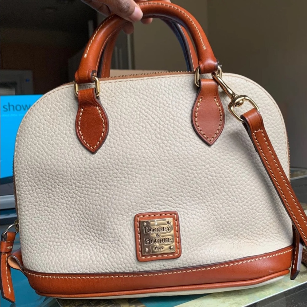 Dooney & Bourke pebble grain bitsy bag